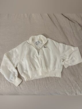 Nike Cropped White Crewneck Half Zip Sweatshirt Pull Over